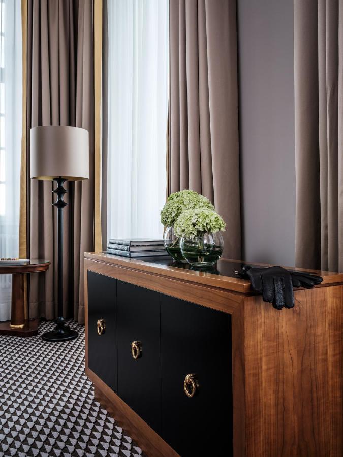 Althoff Grandhotel Schloss Bensberg Bergisch Gladbach Luaran gambar A room at the hotel