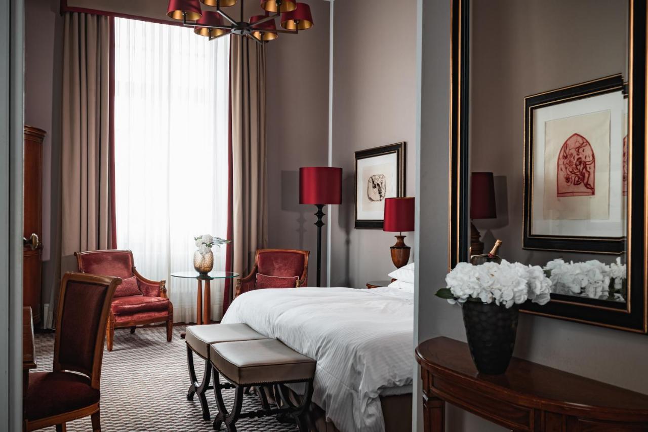 Althoff Grandhotel Schloss Bensberg Bergisch Gladbach Luaran gambar A room at the hotel