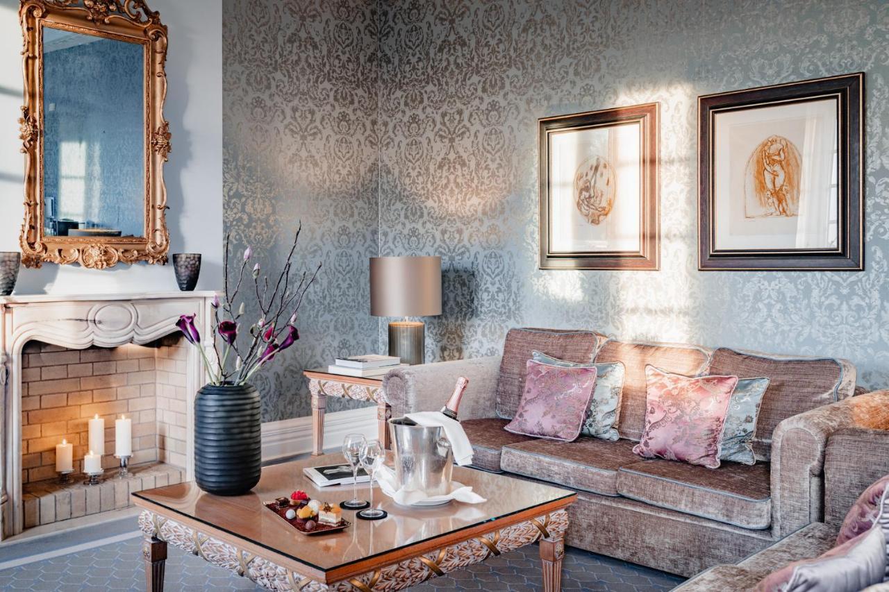 Althoff Grandhotel Schloss Bensberg Bergisch Gladbach Luaran gambar A room at the hotel