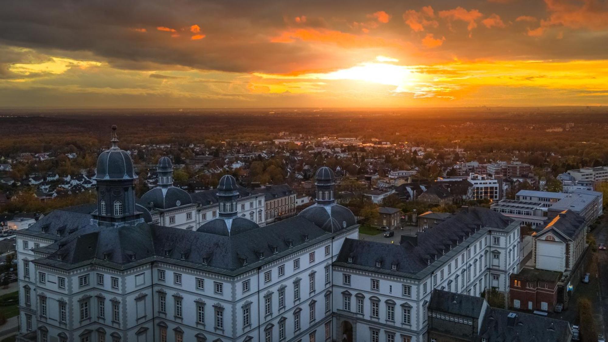 Althoff Grandhotel Schloss Bensberg Bergisch Gladbach Luaran gambar Aerial view of the town