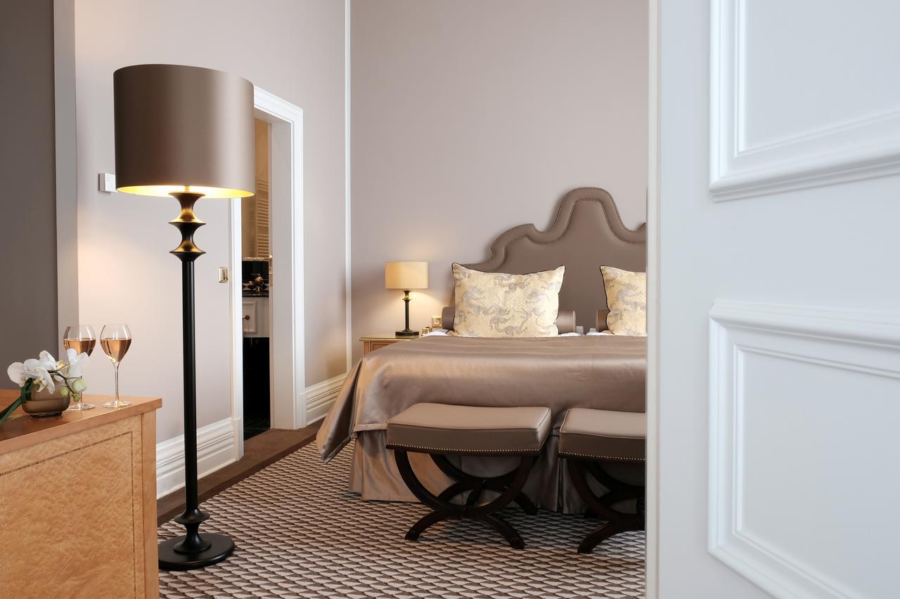 Althoff Grandhotel Schloss Bensberg Bergisch Gladbach Luaran gambar A room at the hotel