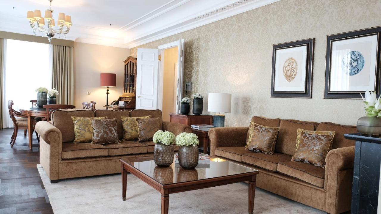 Althoff Grandhotel Schloss Bensberg Bergisch Gladbach Luaran gambar A living room at the hotel
